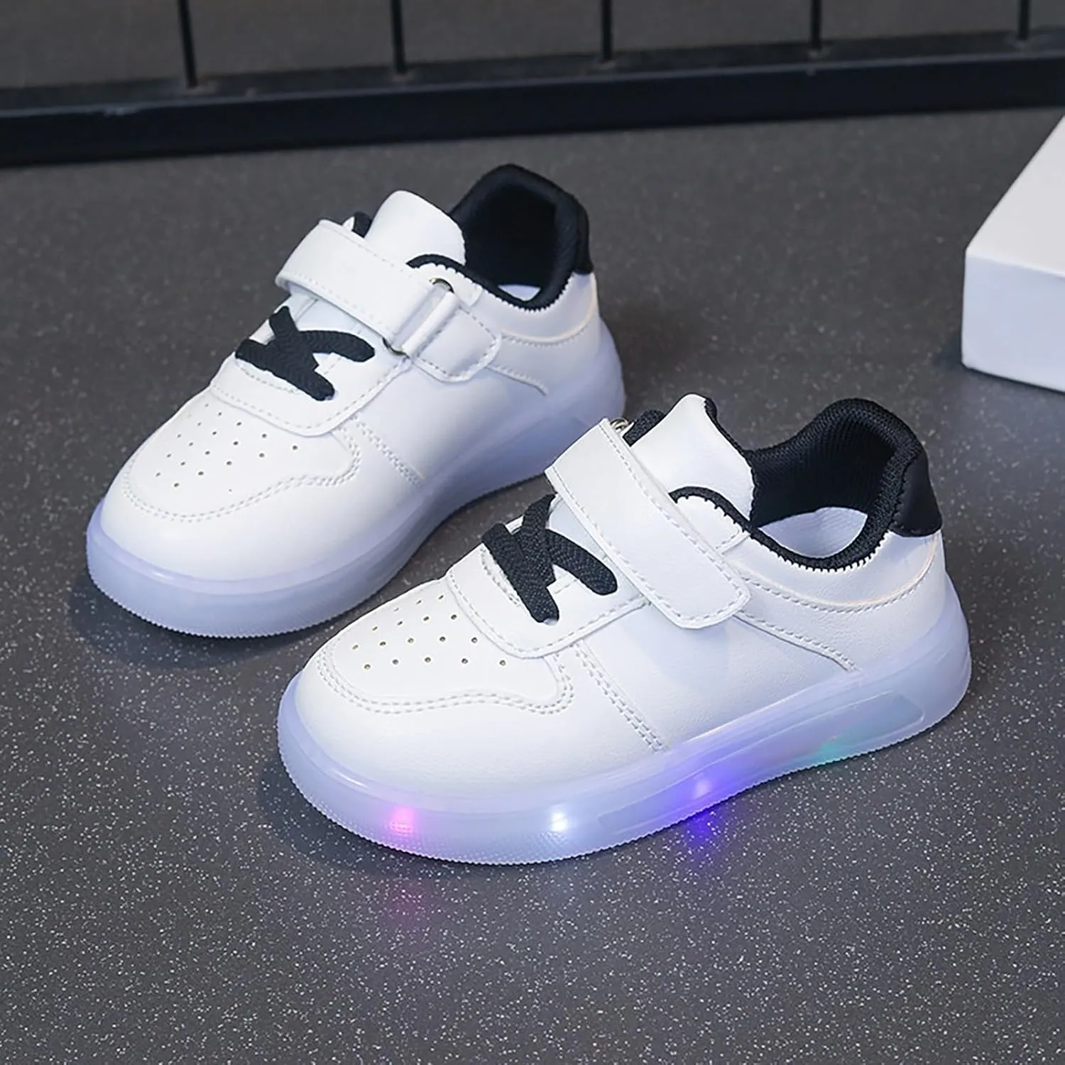 Kids Light Up Sneakers LED Flashing Tennis Shoes for Boys Girls Lightweight Breathable Walking Shoes for Toddler