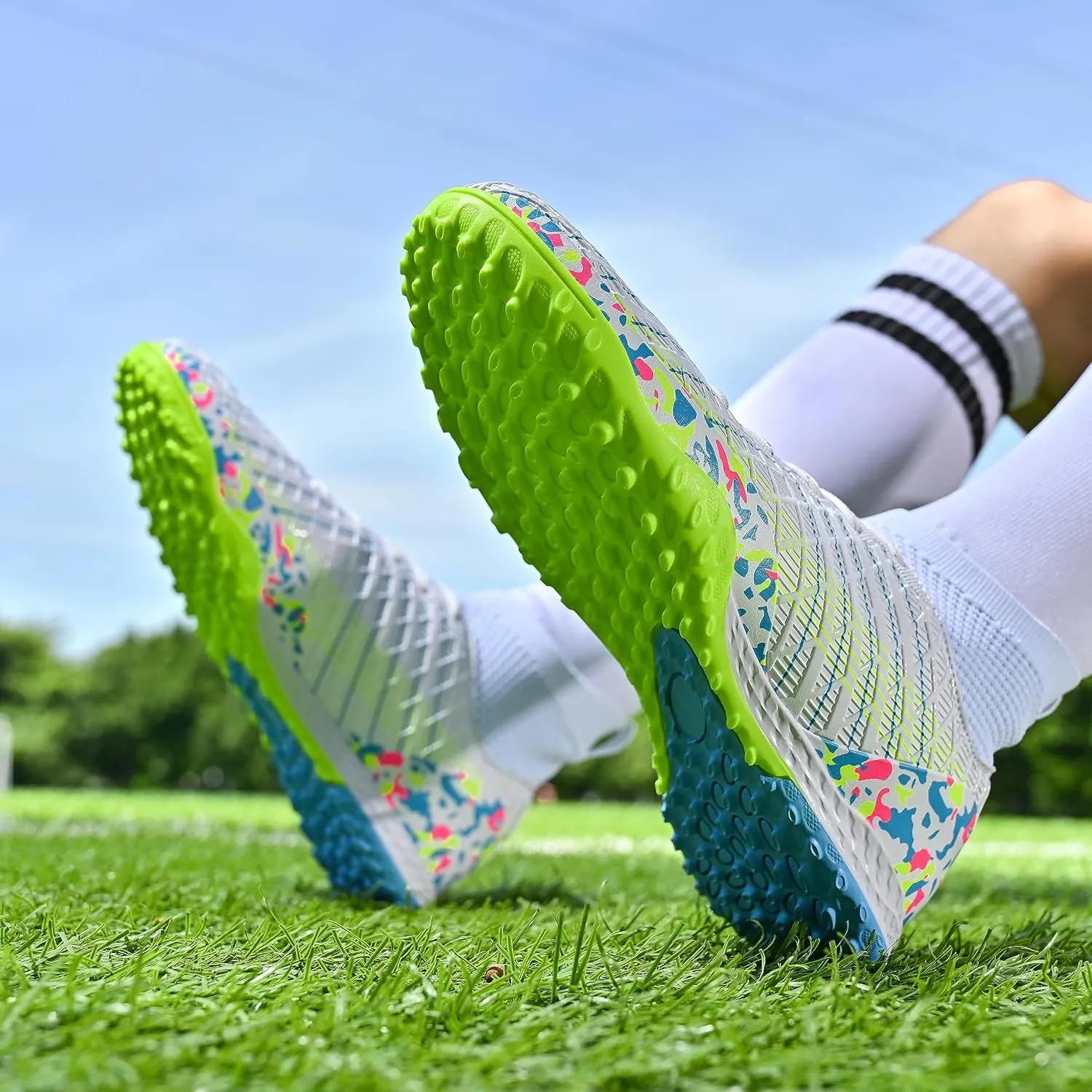 Men's Football Boots TF Futsal Shoes Tennis Sneakers high top Breathable Football Shoes