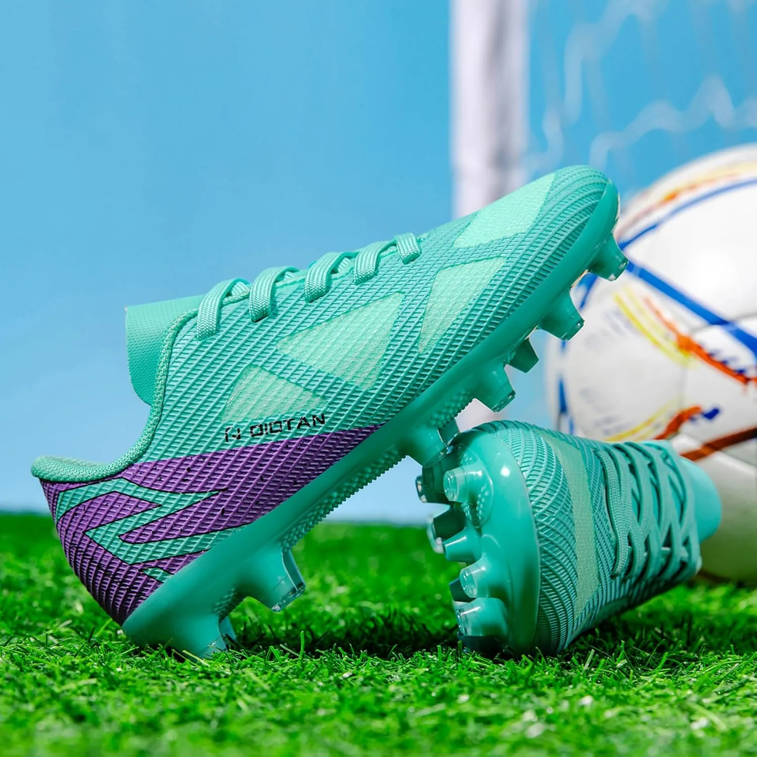 Men's Low Cut Soccer Shoes, Lightweight Outdoor Training Boots, Durable, wear-Resistant, Easy to Clean