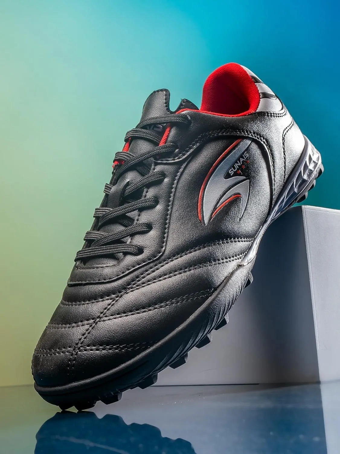 Men's Sports Football Shoes with Spikes are Lightweight and Breathable